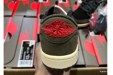 Hyperoad (KIDS)TRAVIS SCOTT JORDAN 1 'MOCHA' X LOW AIR 1011